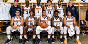 NBA球队更衣室团队合影照片
