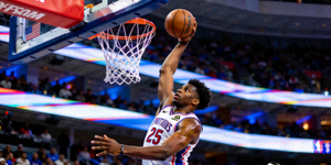 NBA新秀球员比赛精彩扣篮瞬间照片